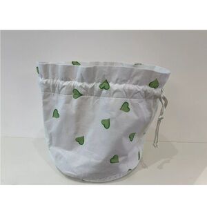 D. Porthault Vintage Drawstring
Pouch Plastic Lined Green White
Hearts 7.5"D